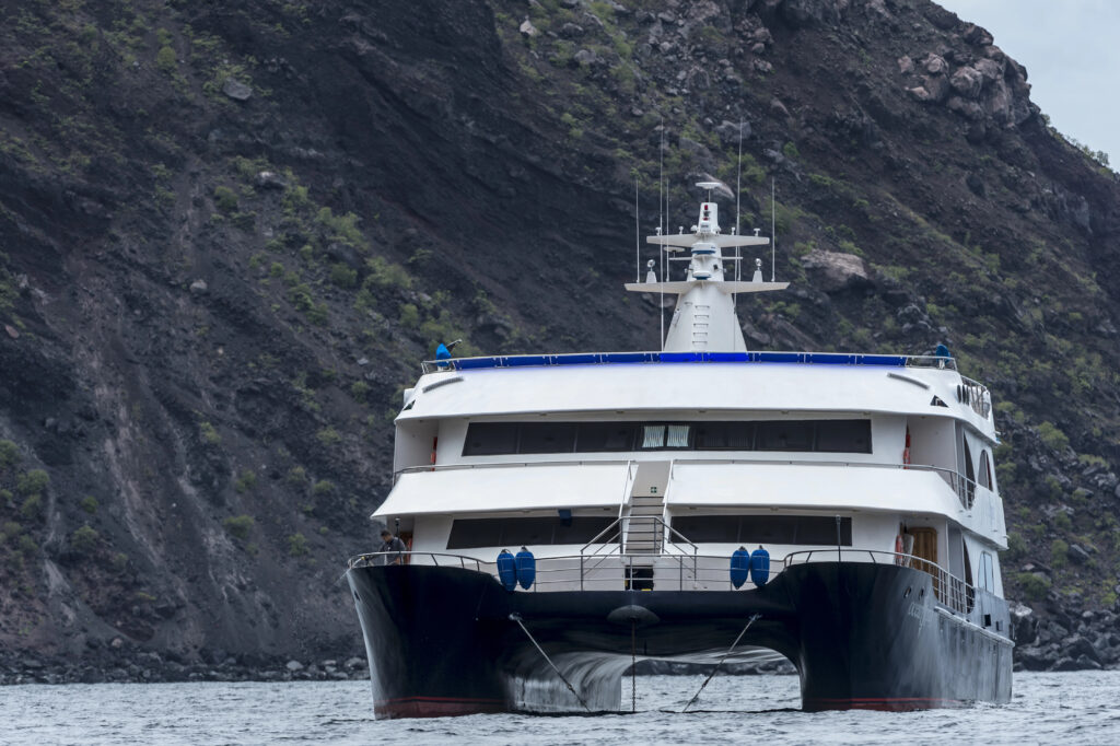 galapagos cruise or island hopping